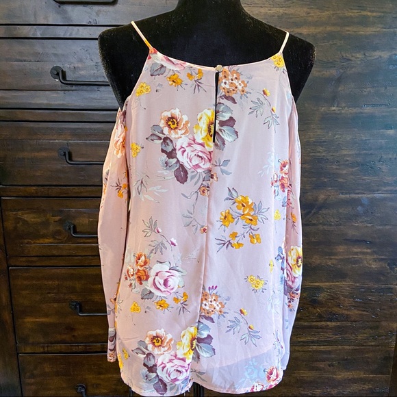 Cold Shoulder Floral Boho Top - Picture 3 of 7